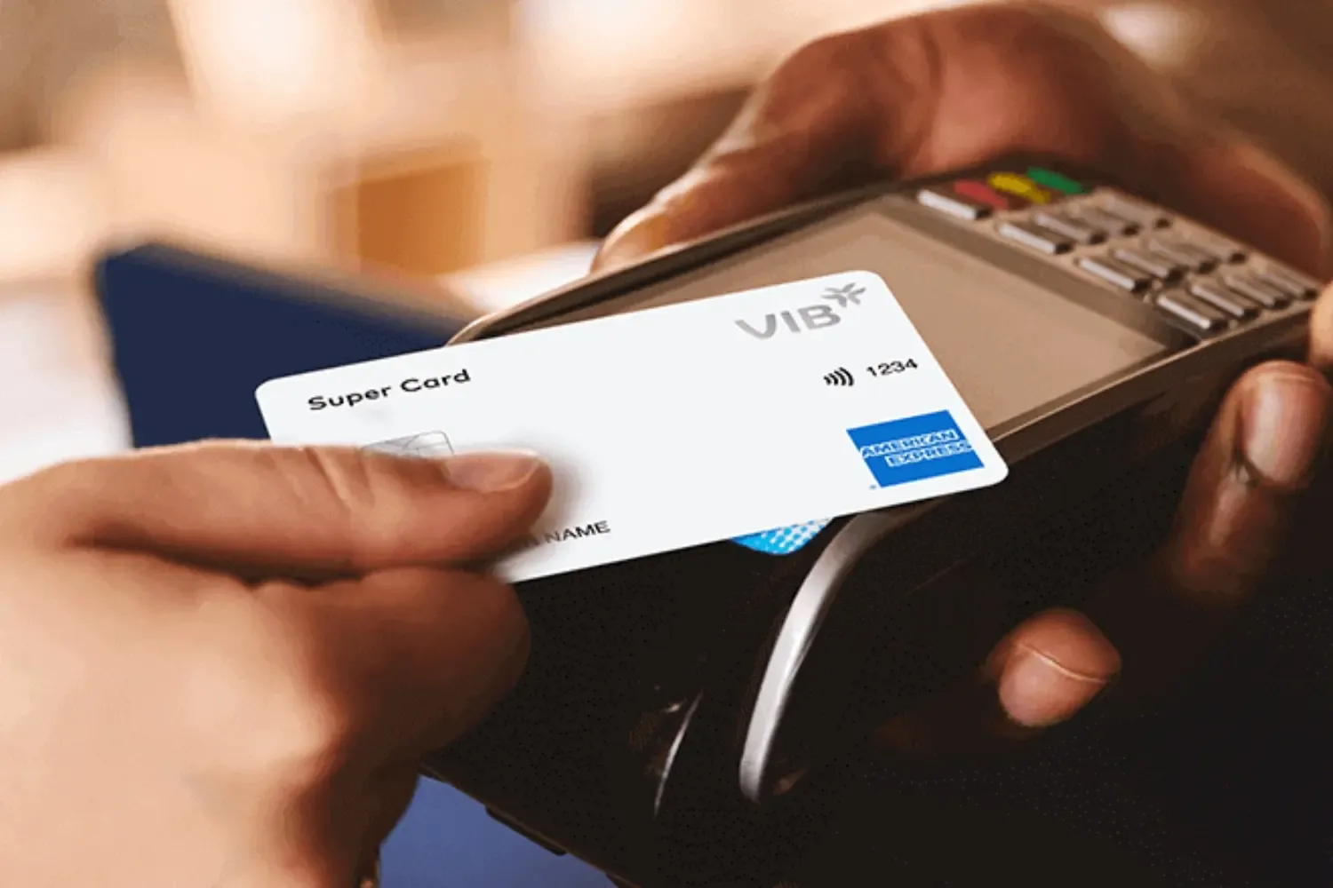 Thanh toán Contactless giúp giao dịch nhanh và bảo mật tốt hơn so với cà thẻ truyền thống.