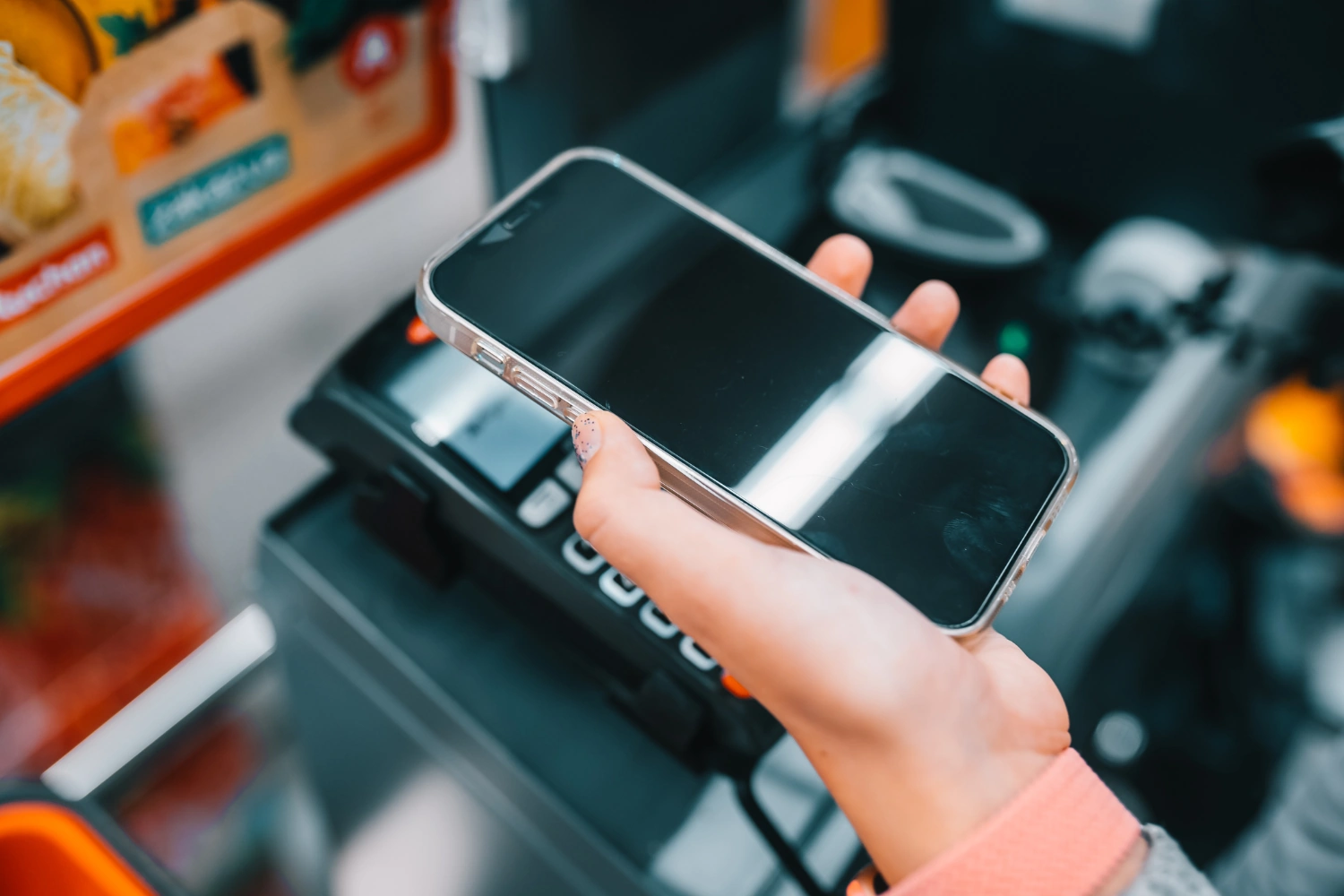 Máy Mobile POS cần được kết nối với ứng dụng trên điện thoại qua Bluetooth trước khi thực hiện thanh toán.