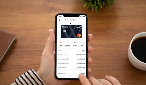Bạn nên sử dụng ứng dụng Mobile Banking để quản lý hoạt động thẻ tín dụng