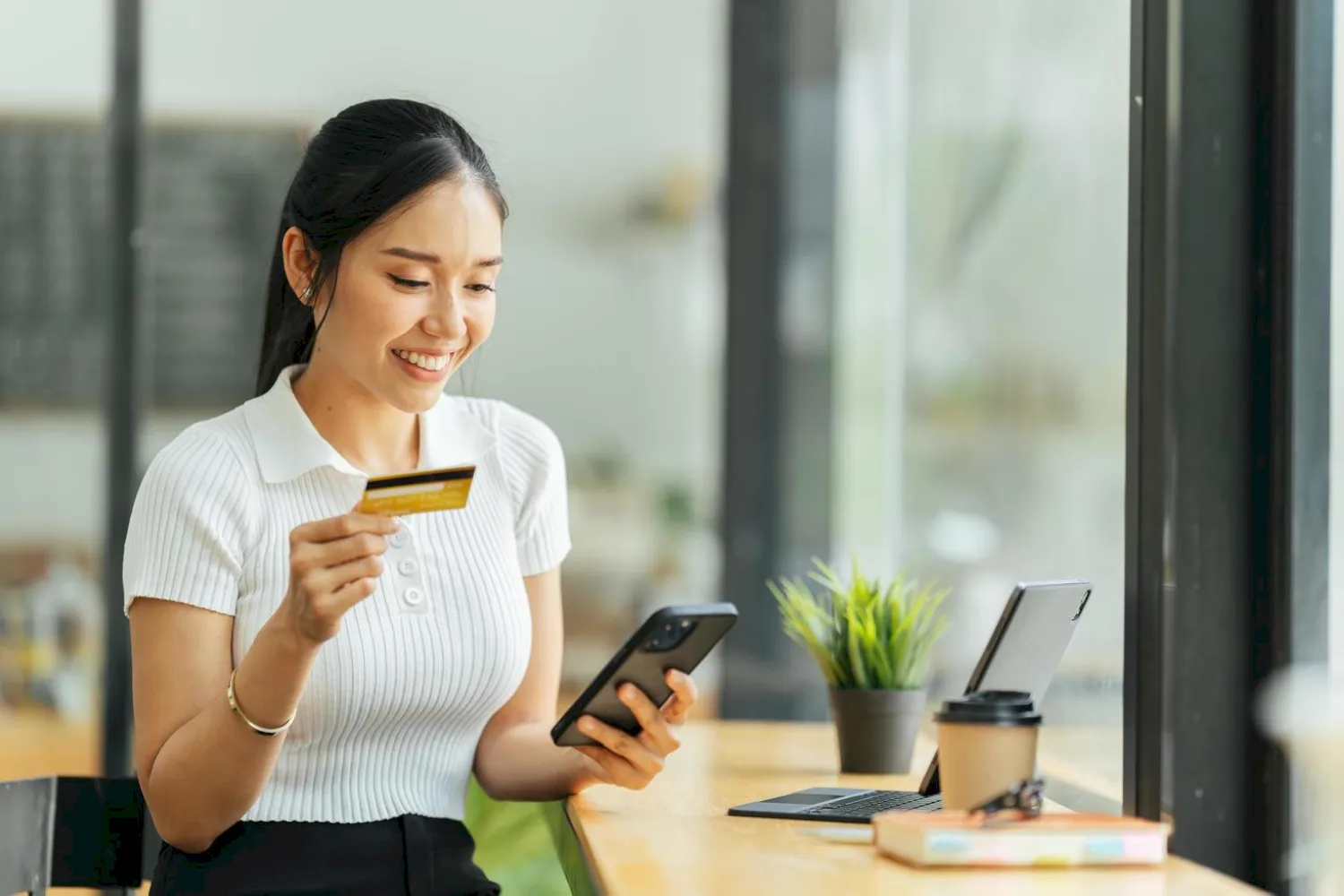 Người dùng có thể thanh toán tiền mạng ngay trên nền tảng của nhà mạng sau khi kiểm tra thông tin cước cần chi trả.