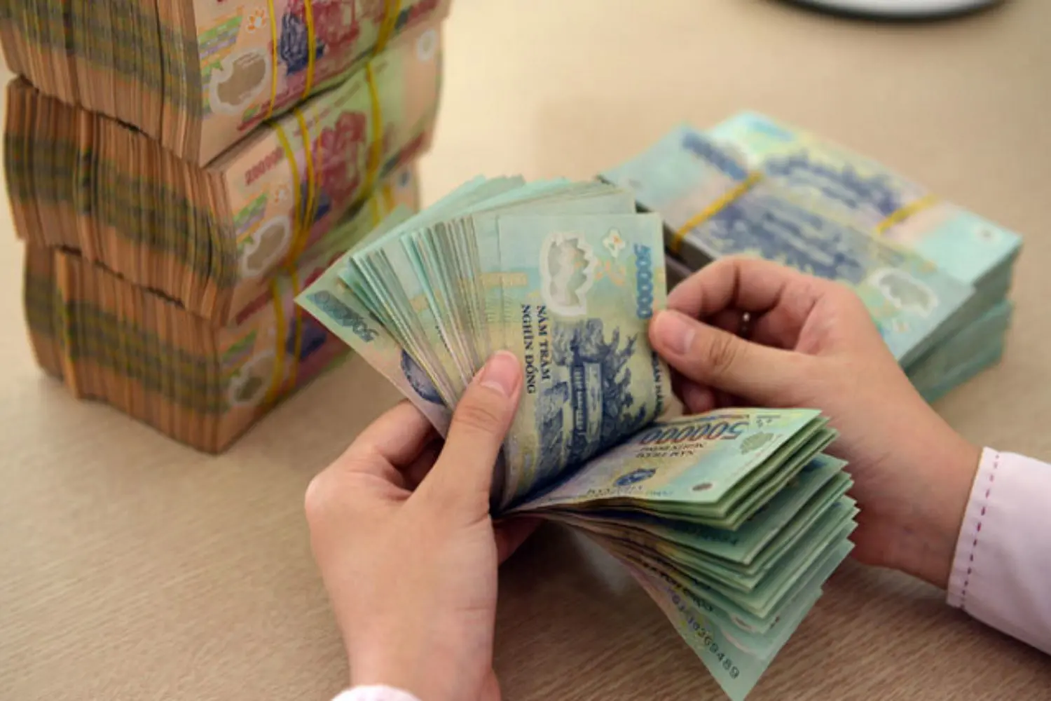 Hiện nay, khách hàng thường có hai lựa chọn chính để vay ngân hàng 500 triệu là vay tín chấp và vay thế chấp