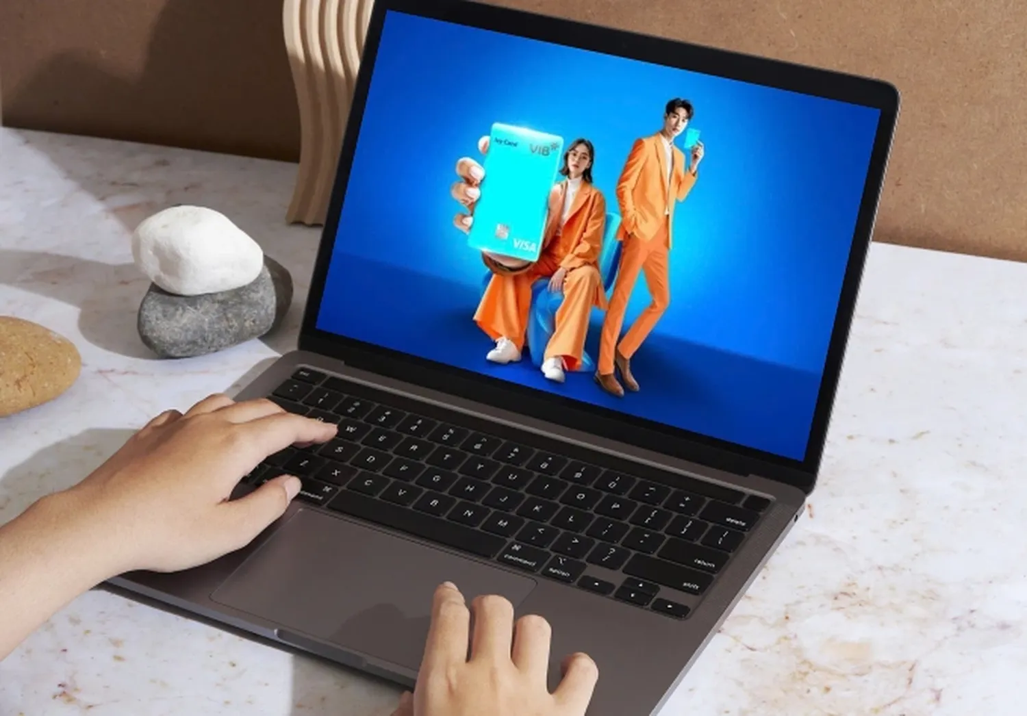Thanh toán bằng thẻ tín dụng ngày càng phổ biến nhờ sự tiện lợi và linh hoạt trong chi tiêu.