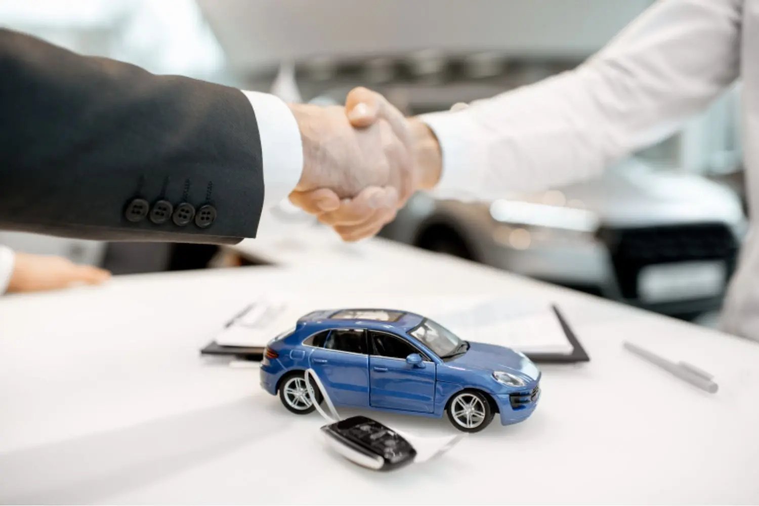 Mua lại xe ôtô đang trả góp ngân hàng: Các yếu tố cần cân nhắc, điều kiện & hồ sơ