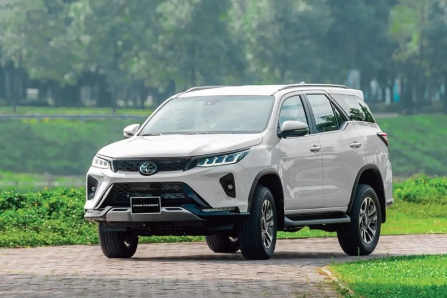 Vì sao mua xe ô tô 7 chỗ trả góp được ưa chuộng? Mẫu xe và lưu ý cần biết
