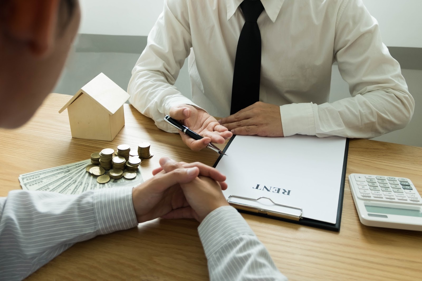 Mỗi ngân hàng sẽ có yêu cầu về điều kiện và thủ tục vay vốn khác nhau 