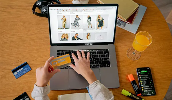 Để liên kết với Shopee, tài khoản ngân hàng bạn phải có chức năng thanh toán trực tuyến
