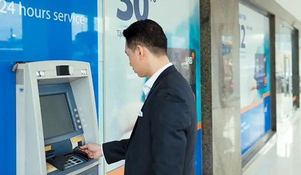 Phương thức chuyển tiền qua cây ATM được thực hiện đơn giản, tiện lợi