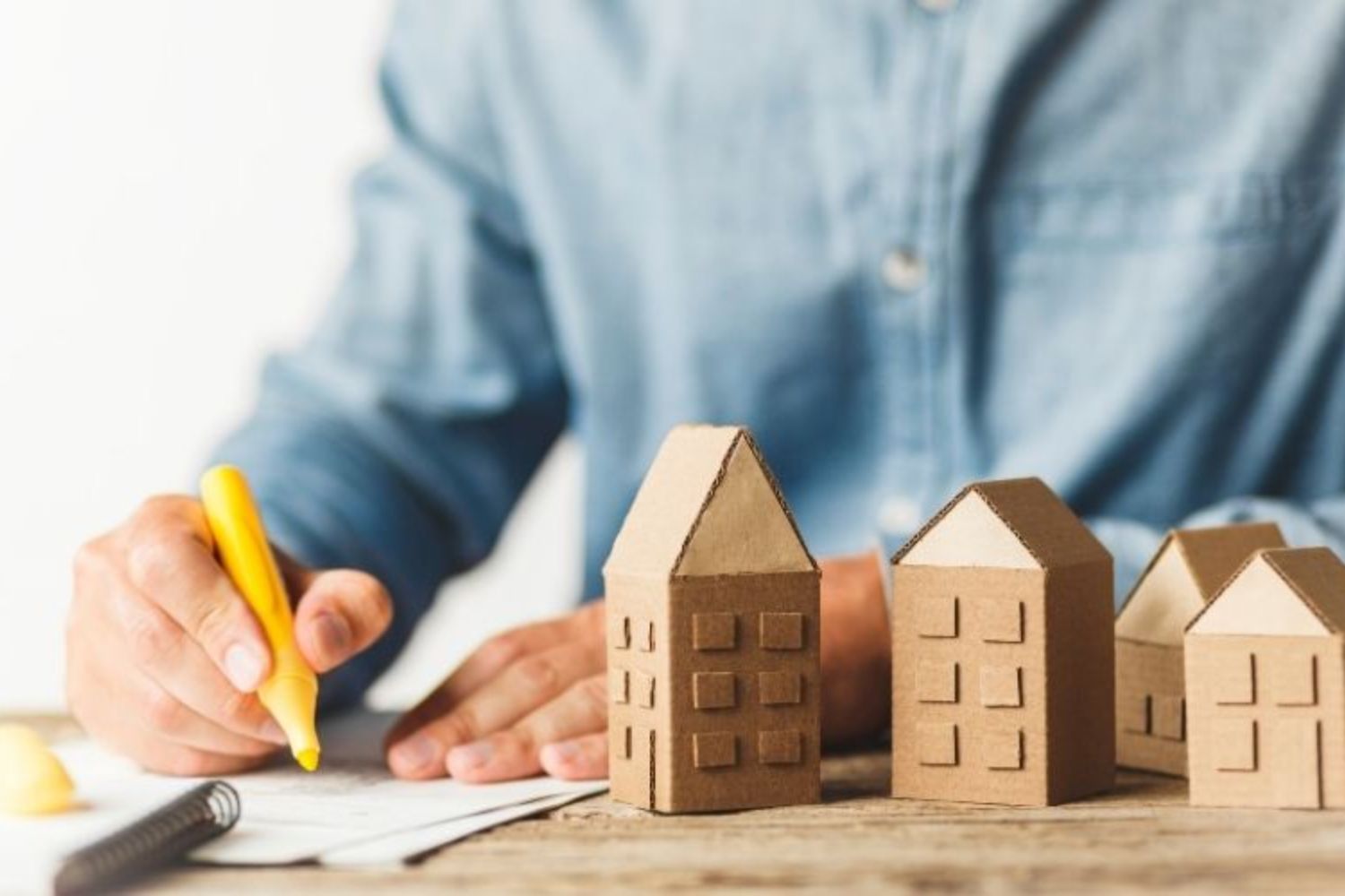 Kiểm tra tiến độ và pháp lý dự án