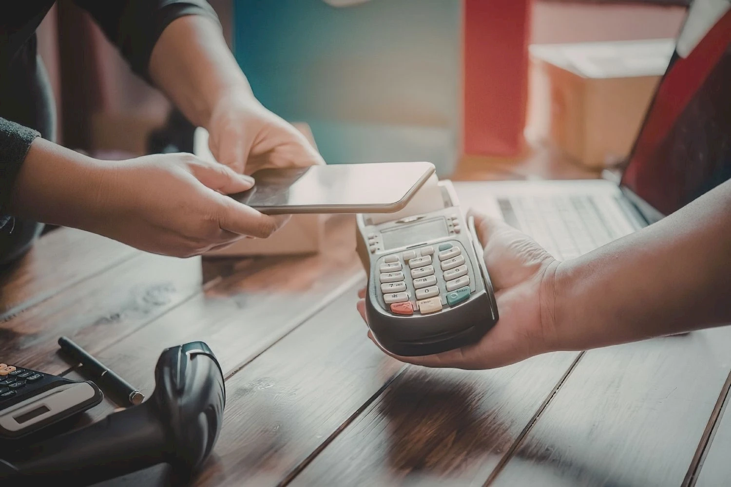 Nguyên nhân lộ số tài khoản ngân hàng có thể bắt nguồn từ các hoạt động giao dịch bình thường.