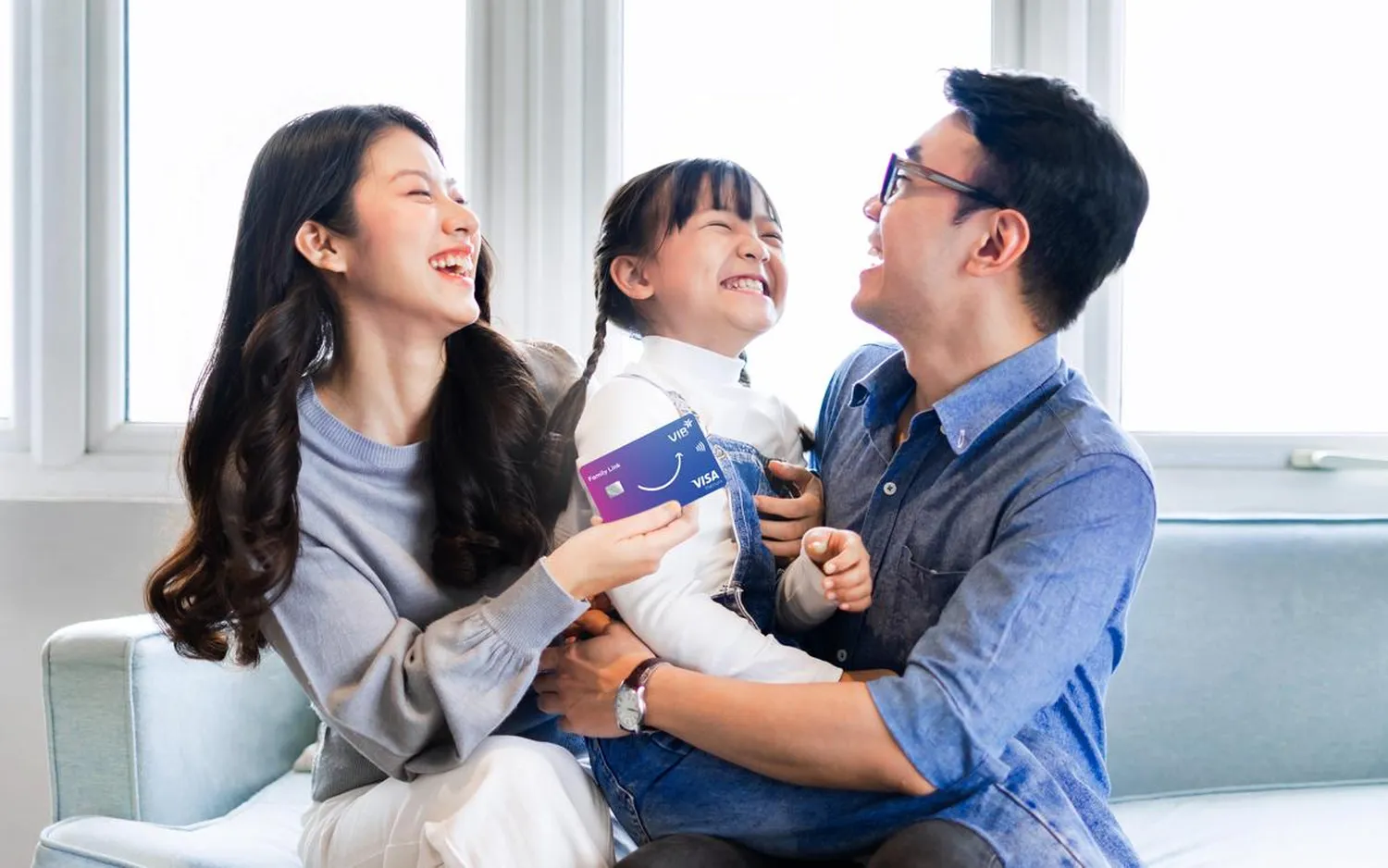 Khách hàng có thể đăng ký mở thẻ tín dụng nhanh chóng qua ứng dụng Max với thao tác đơn giản.