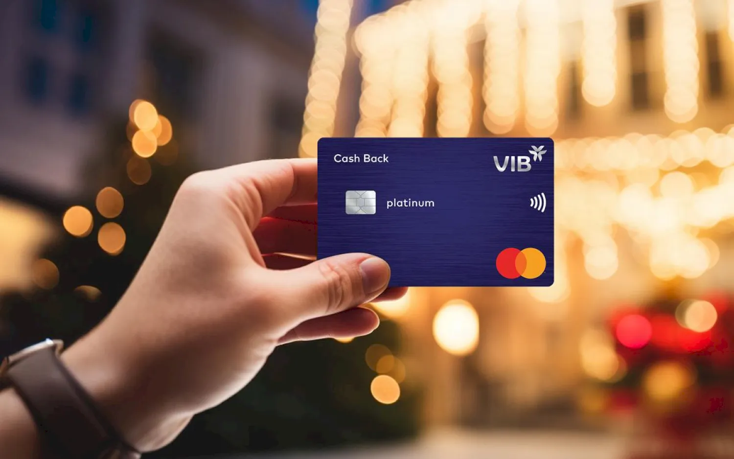 Thẻ VIB Cash Back cho phép khách hàng nhận ưu đãi hoàn tiền khi chi tiêu tại các danh mục mà ngân hàng quy định.