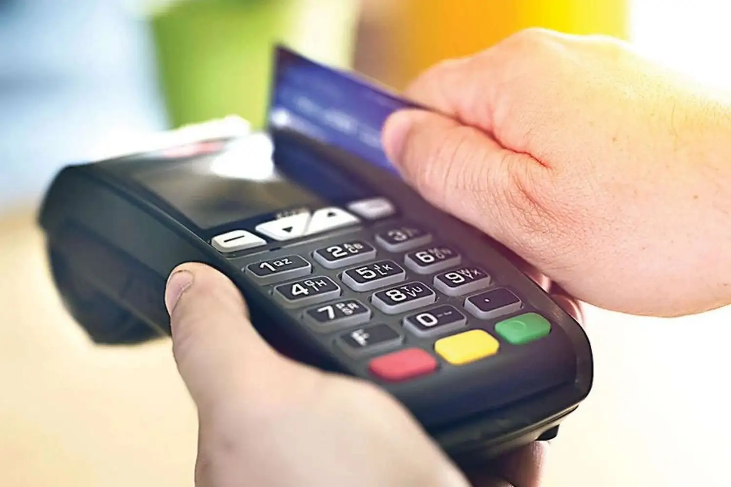 Khách hàng có thể đăng ký chuyển đổi trả góp sau khi giao dịch đã phát sinh thông qua ứng dụng ngân hàng, website hoặc hotline hỗ trợ.