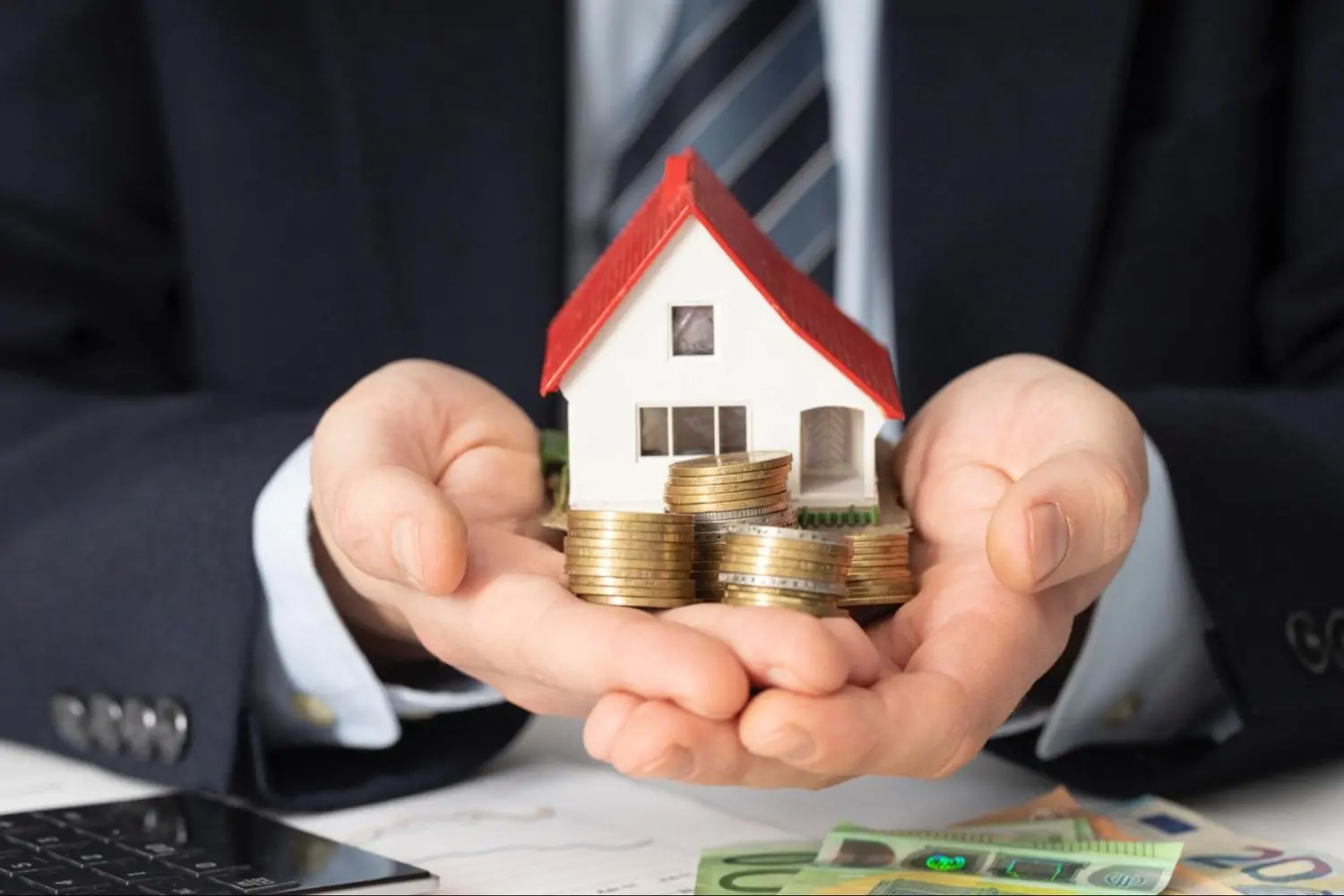 Xem xét lựa chọn ngân hàng vay mua chung cư trả góp với lãi suất ưu đãi