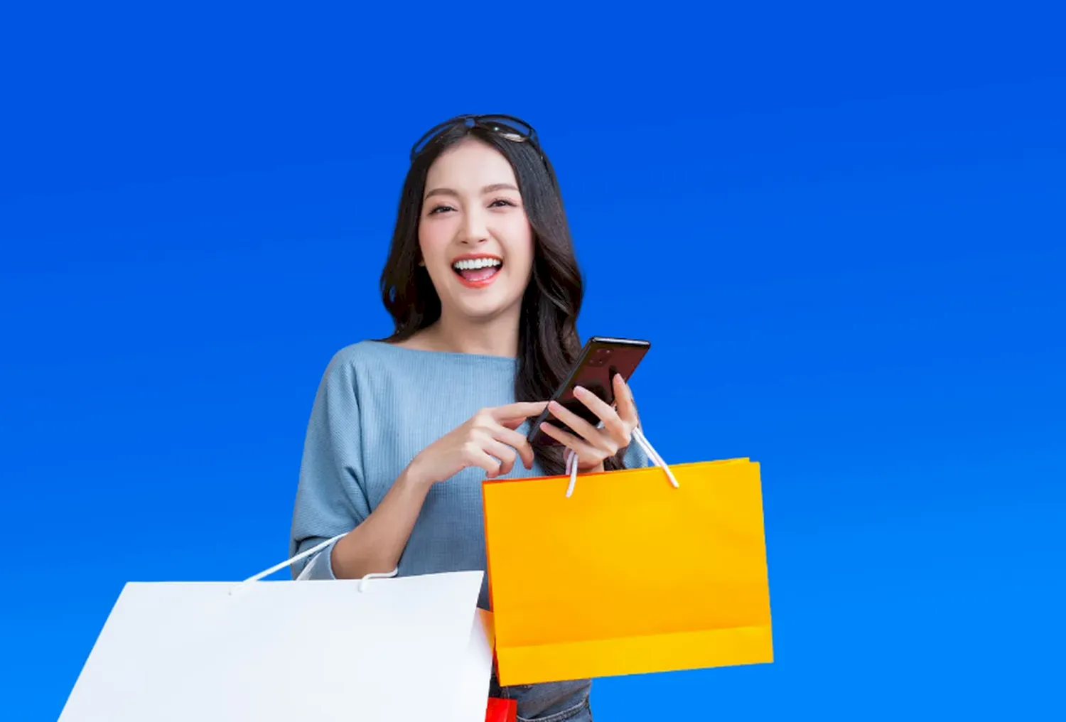 Vay tiêu dùng trực tuyến giúp khách hàng hoàn tất thủ tục online, hạn chế đi lại và tiết kiệm thời gian.